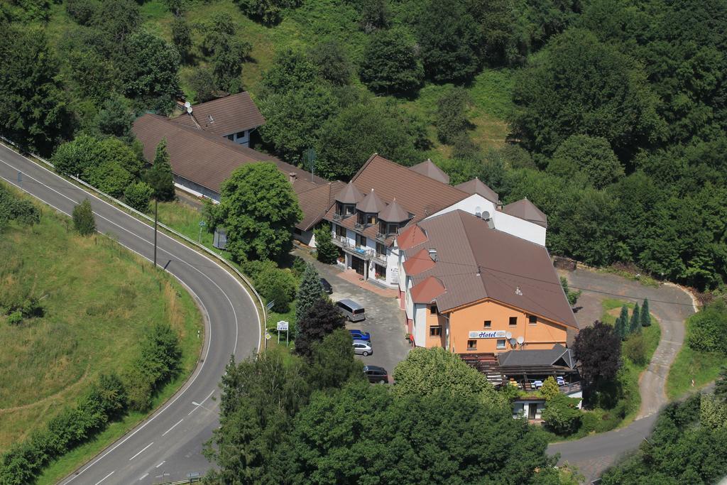 Hotel Zur Engelsburg Hausen-Wied Exterior foto