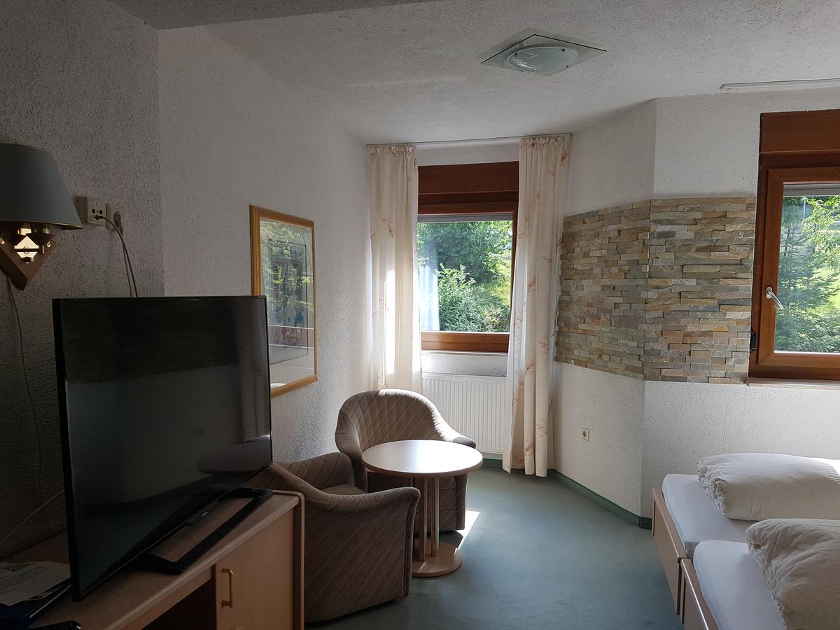 Hotel Zur Engelsburg Hausen-Wied Exterior foto